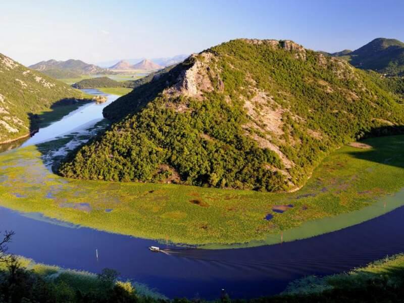 Stroll in Montenegro, on the shores of Lake Skadar