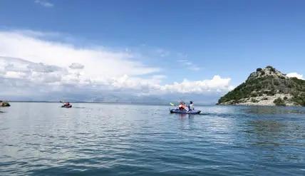 Der Skutarisee in Süden von Montenegro ist der größte See des Balkans. Er eignet sich gut für Wassersport.
